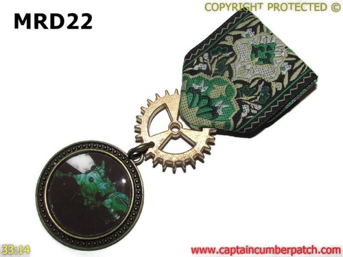 Steampunk medal red dwarf - red,